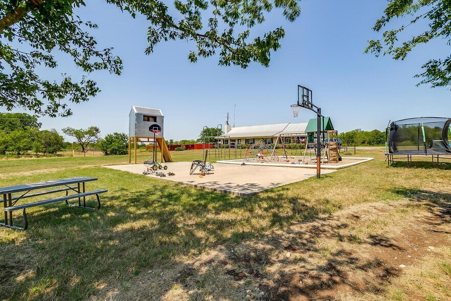 More Photos Of 6212 FM 933, Blum Warehouse For Sale