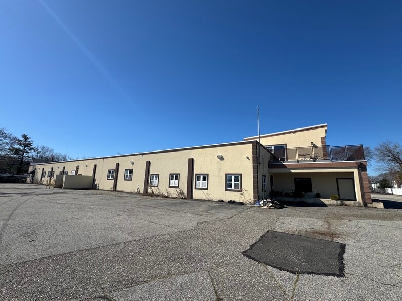 More Photos Of 217 River Ave, Patchogue Warehouse For Lease