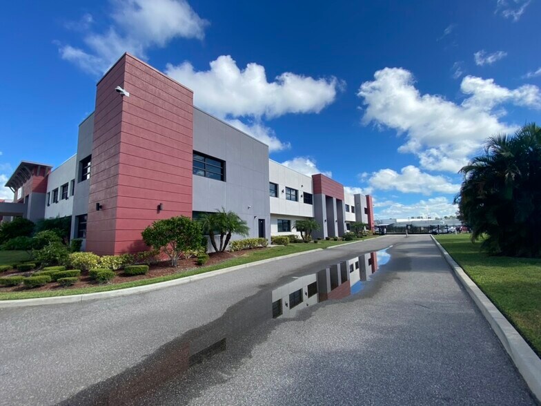 More Photos Of 8600 Astronaut Blvd, Cape Canaveral Office For Lease