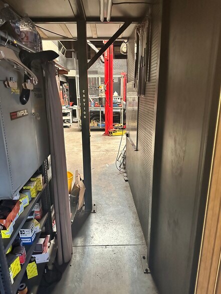 More Photos Of 705 W Commonwealth Ave, Fullerton Auto Repair For Lease