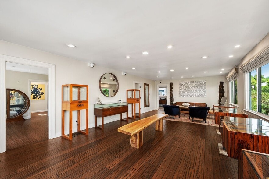More Photos Of 1111 N Crescent Heights Blvd, West Hollywood General Retail For Sale