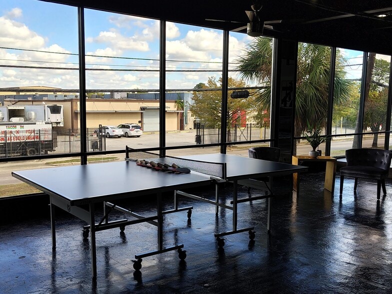 More Photos Of 802 Crosstimbers, Houston General Retail For Sale