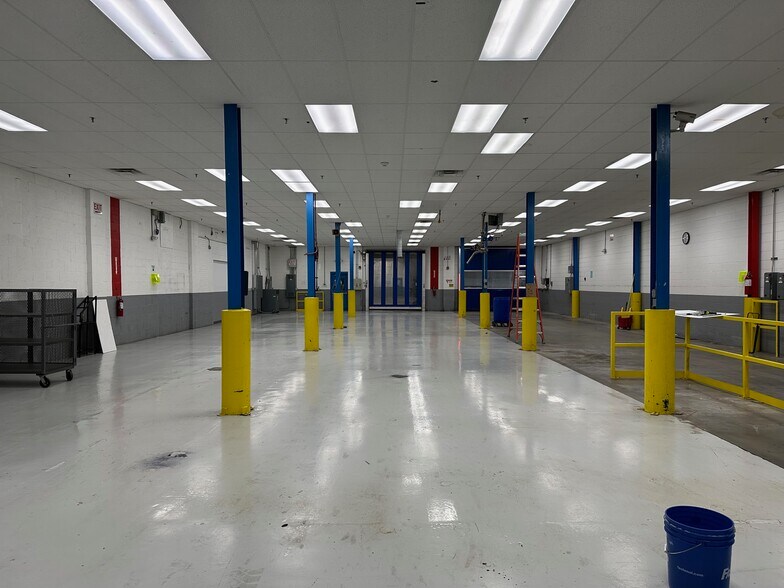 More Photos Of 1000 Robins Rd, Lynchburg Manufacturing For Lease