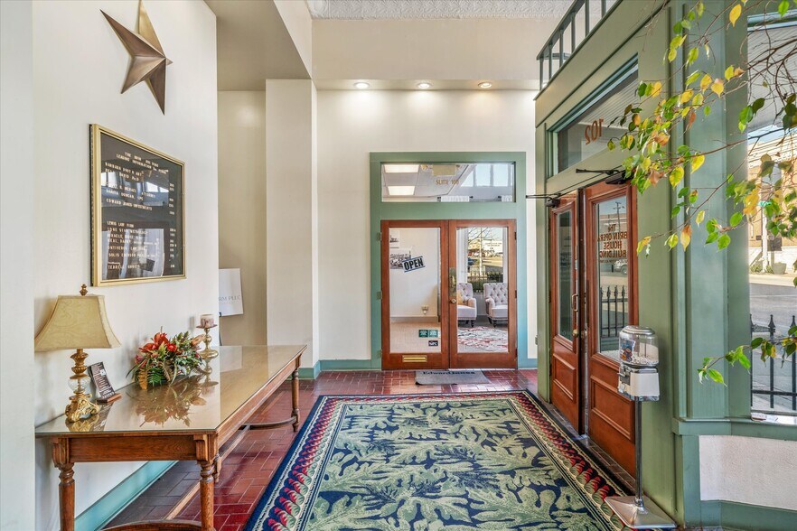 More Photos Of 102 E Moore Ave, Terrell Office For Sale