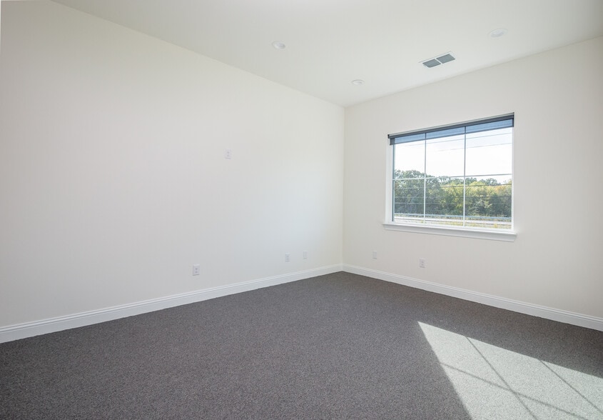 More Photos Of 2001 Auburn Hills Pky, McKinney Office For Lease