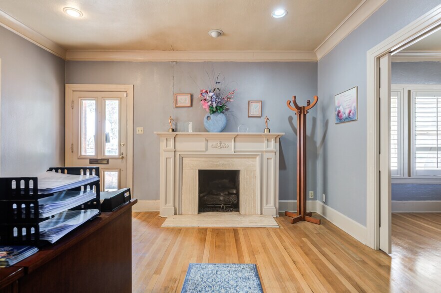 More Photos Of 2124 Broadway St, Lubbock Office For Sale