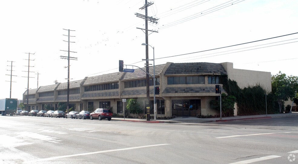 More Photos Of 9245 Glenoaks Blvd, Sun Valley Warehouse For Lease