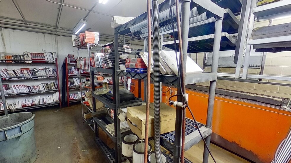 More Photos Of 2708 Trademark Dr, Wilmington Auto Repair For Sale