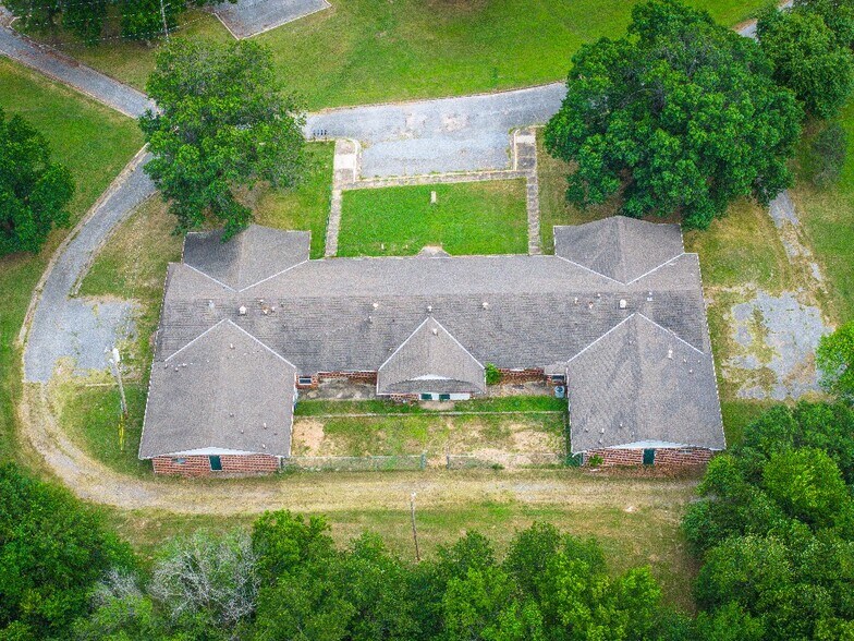 More Photos Of 7 Mathis Park Dr, Tahlequah Dormitory For Sale