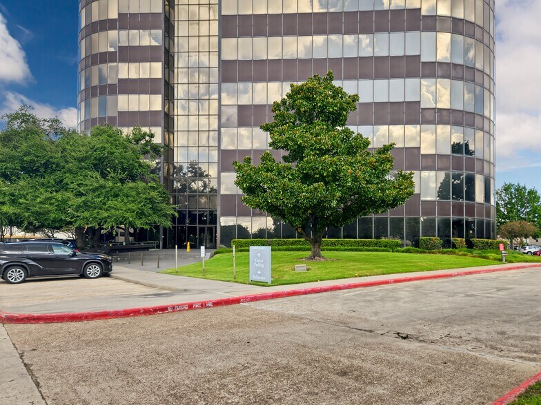 More Photos Of 363 N Sam Houston Pky E, Houston Coworking Space