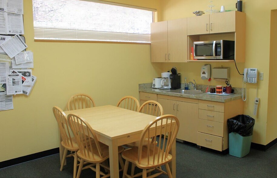 More Photos Of 10230 SW Capitol Hwy, Portland Medical For Sale