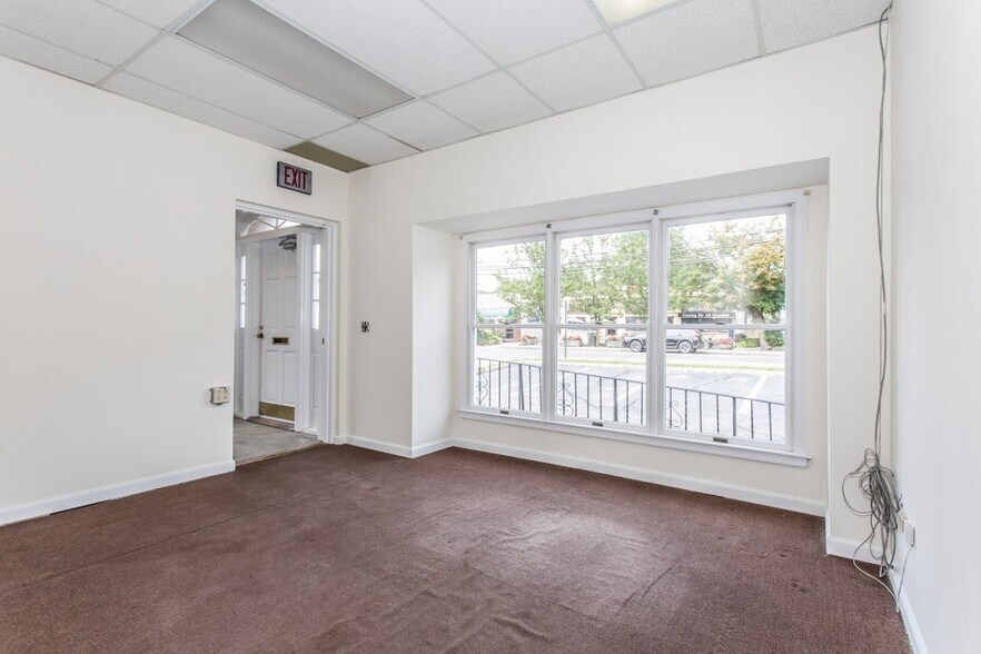 More Photos Of 191 Forest Ave, Locust Valley Storefront Retail Office For Sale