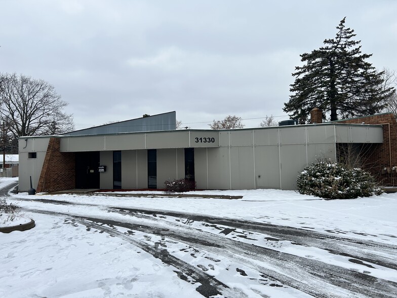 More Photos Of 31330 Schoolcraft Rd, Livonia Medical For Sale
