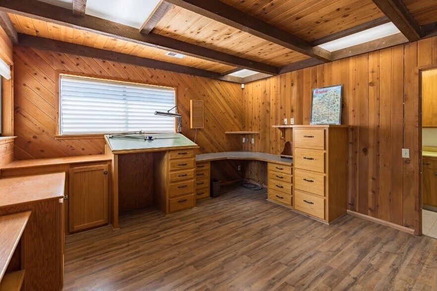 More Photos Of 8939-8941 Skyway, Paradise Warehouse For Sale
