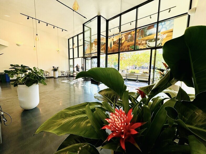 More Photos Of 320 California Ave, Palo Alto Storefront For Lease