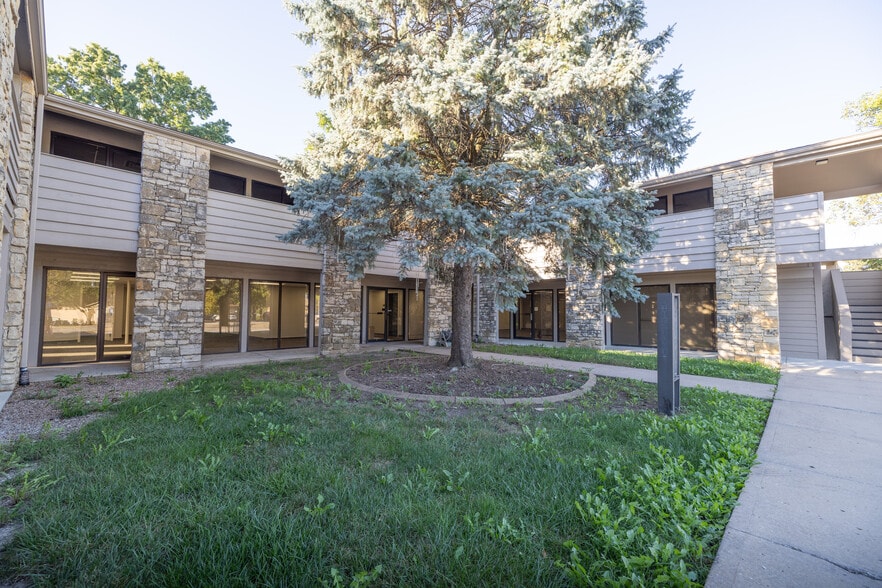 More Photos Of 4216 S Hocker Dr, Independence Office For Sale