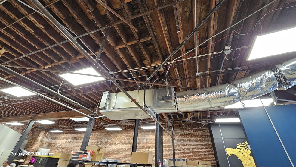 More Photos Of 2614 Crenshaw Blvd, Los Angeles Loft Creative Space For Lease