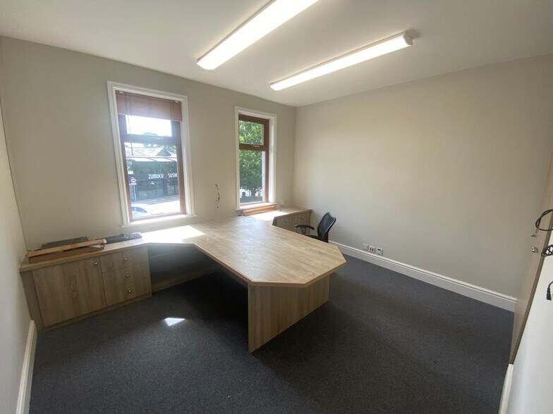 More Photos Of 16 Hall Rd, Wilmslow Office For Lease