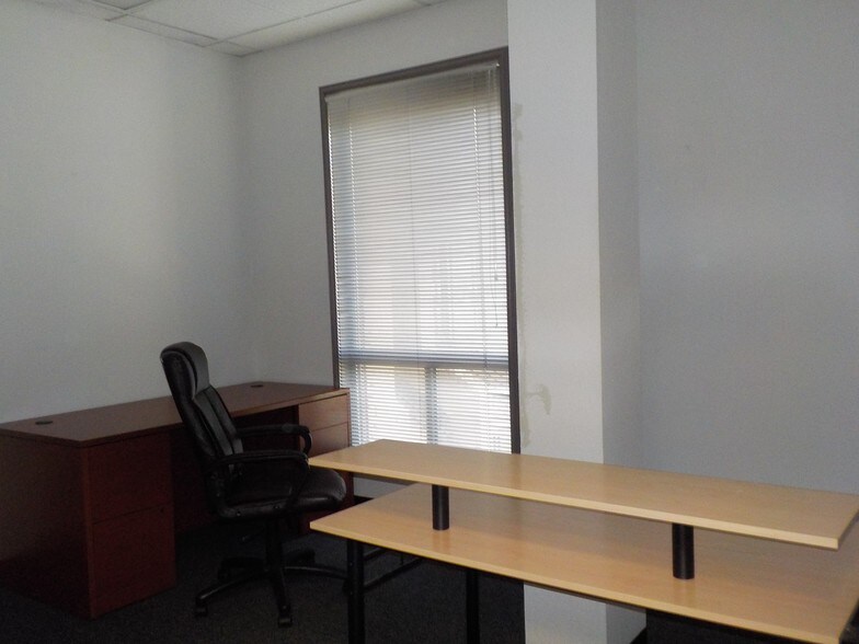 More Photos Of 3700 N 10th St, McAllen Office For Lease