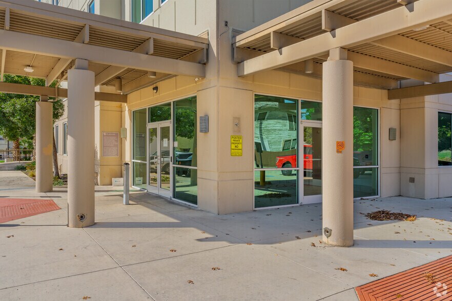 More Photos Of 718 Lexington Ave, San Antonio Medical For Lease