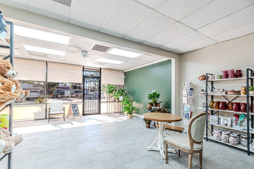 More Photos Of 16522-16536 Park Row, Houston Light Distribution For Lease