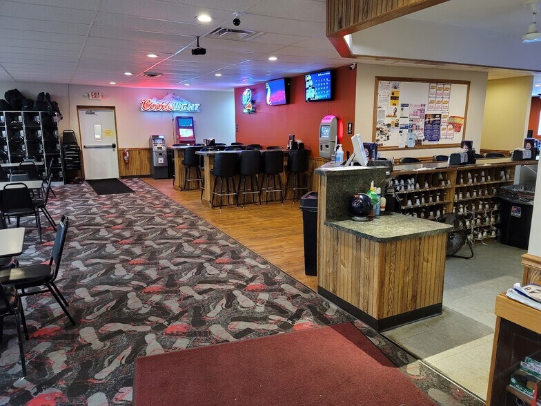 More Photos Of 739 W Main St, Deshler Bowling Alley For Sale