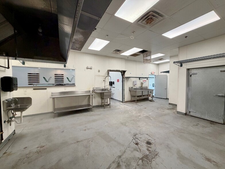 More Photos Of 1833-1861 W Tennessee St, Tallahassee Storefront For Lease