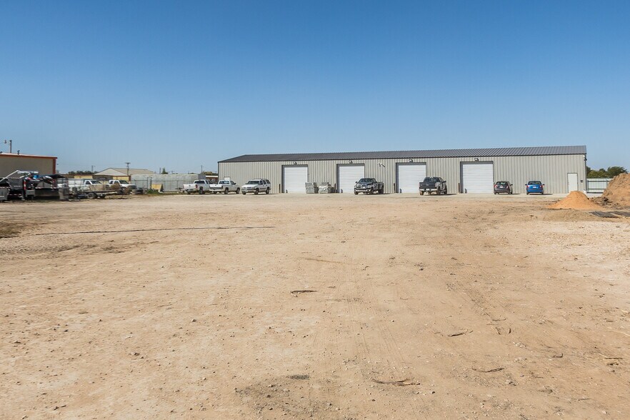 More Photos Of 6636 Canyon Dr, Amarillo Warehouse For Sale