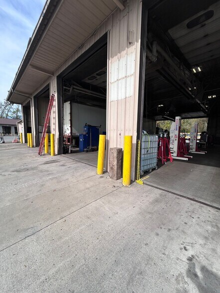 More Photos Of 151 Riverside Dr, Fultonville Truck Terminal For Sale