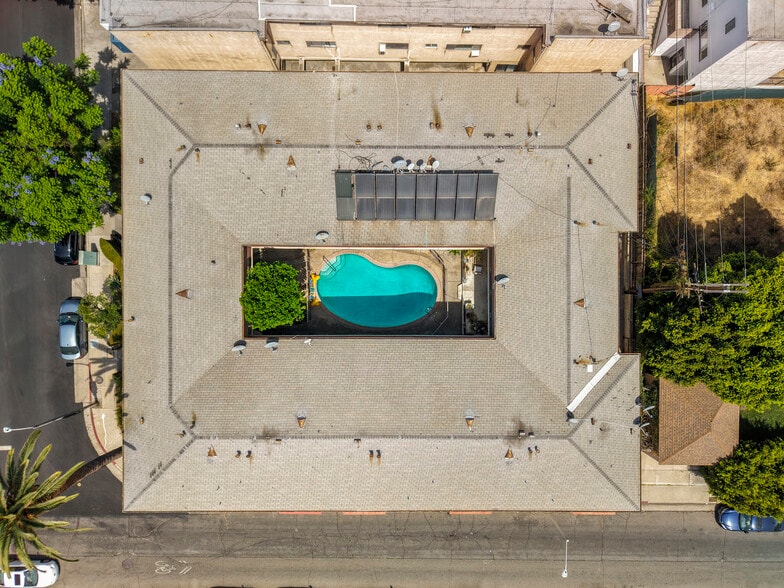More Photos Of 900 N Orange Grove Ave, West Hollywood Apartments For Sale