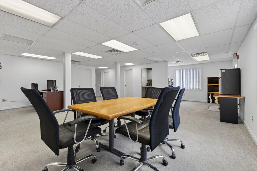 More Photos Of 24 Stickney Ter, Hampton Office For Sale