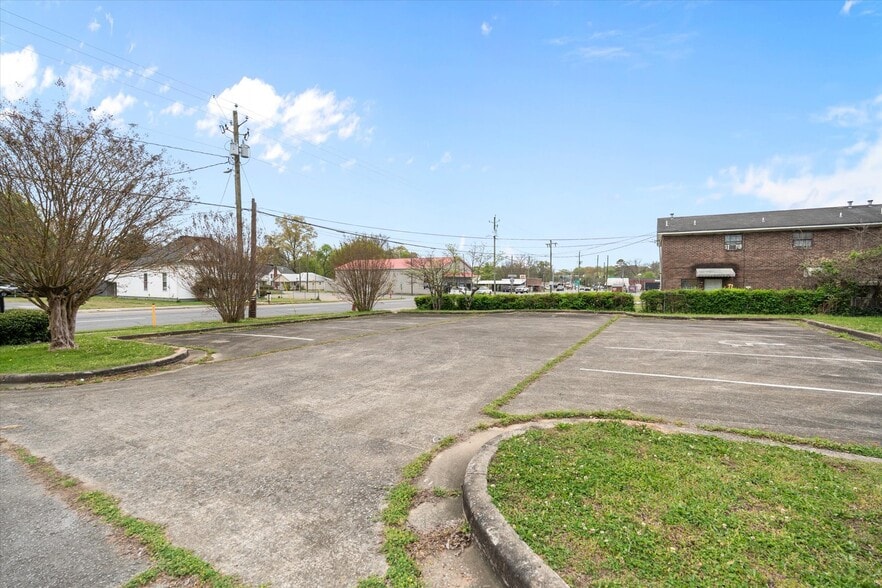 More Photos Of 812 S Main St, Cedartown Rehabilitation Center For Sale