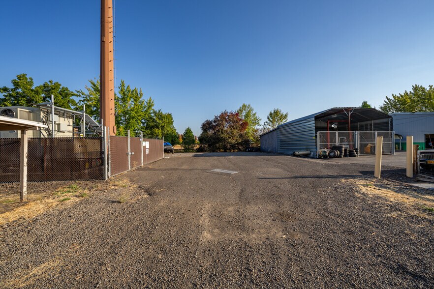 More Photos Of 3311 Biddle Rd, Medford Auto Repair For Sale