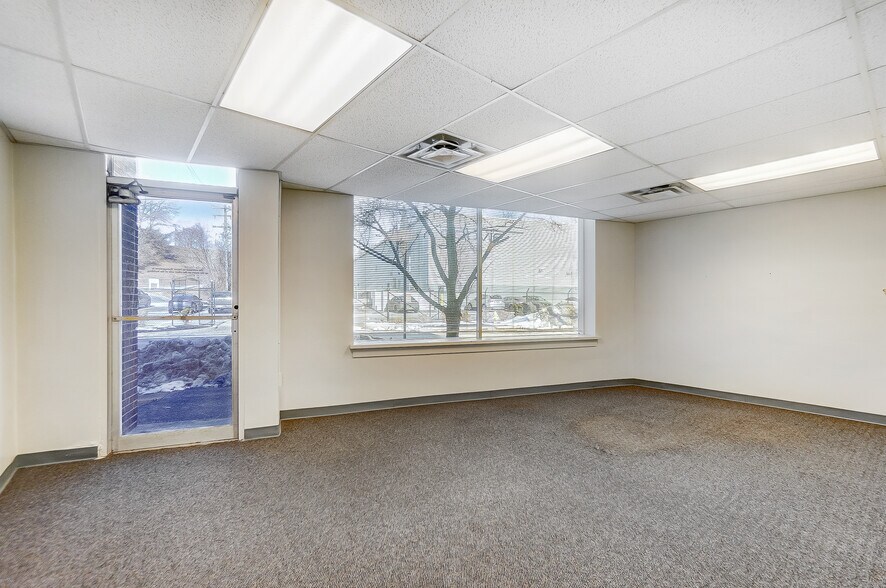 More Photos Of 3925-3927 Brotherton Rd, Cincinnati Office For Sale