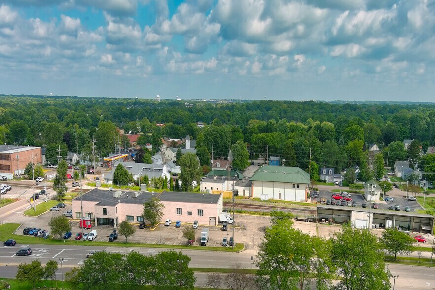 More Photos Of 111 S Lake St, Montgomery Service For Sale