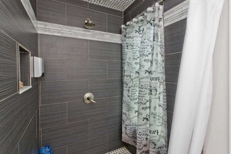 More Photos Of 18 Springfield St, Springfield Hospitality For Sale