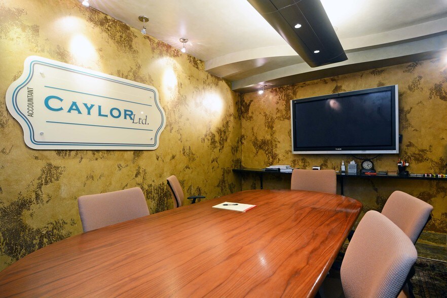 More Photos Of 3340 N Annapolis Ln, Plymouth Office For Lease