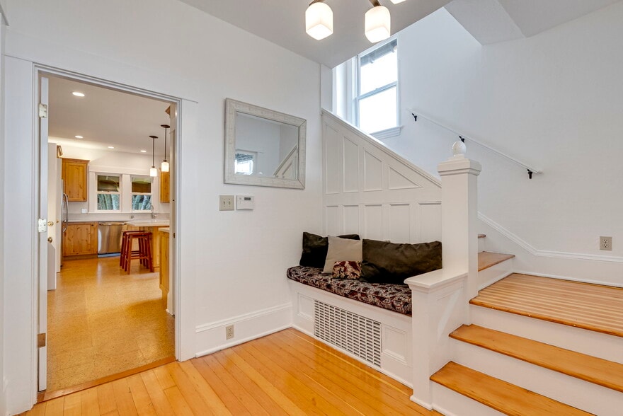 More Photos Of 1825 SE 7th Ave, Portland Loft Creative Space For Sale