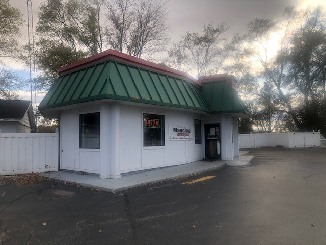 More Photos Of 903 W Market St, Nappanee Restaurant For Sale