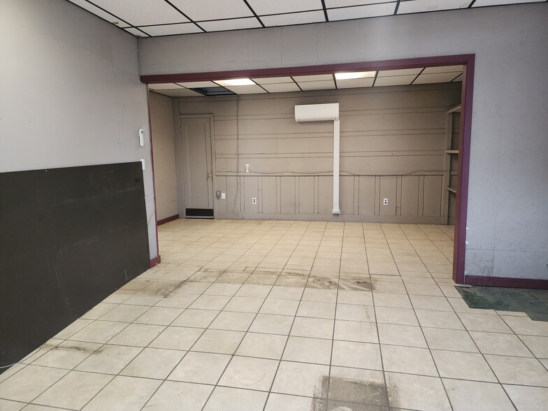 More Photos Of 48 SW Chehalis Ave, Chehalis Showroom For Sale