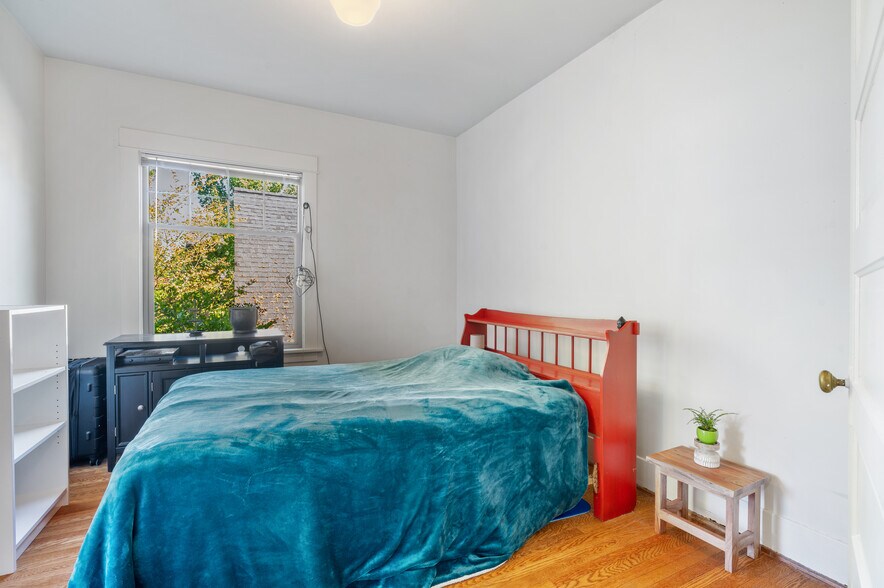 More Photos Of 1052 E Thomas St, Seattle Apartments For Sale