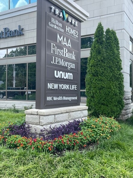 More Photos Of 6795 Poplar Ave, Germantown Office For Lease