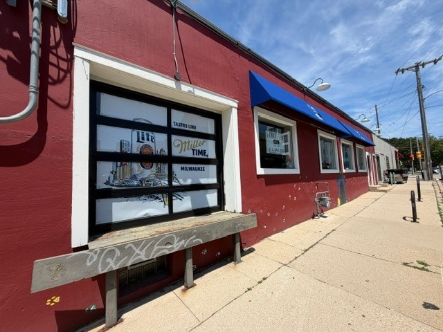 More Photos Of 2197 S Kinnickinnic Ave, Milwaukee Storefront Retail Office For Lease