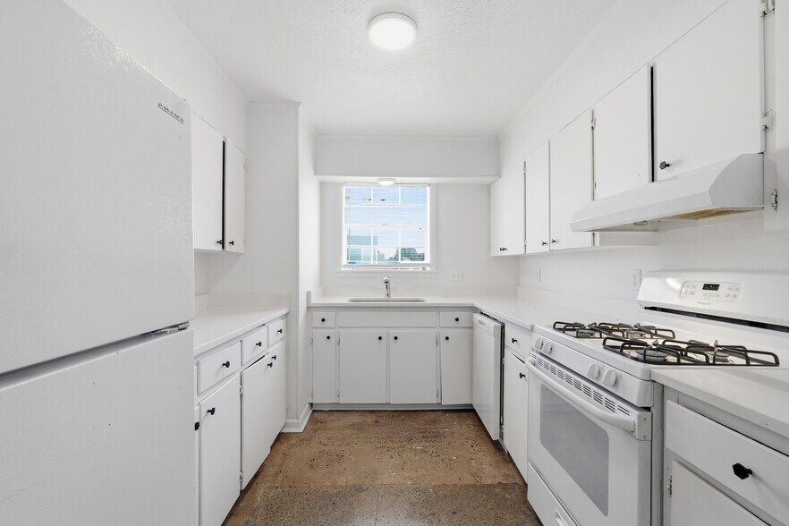 More Photos Of 1900 Dave Ward Dr, Conway Multifamily For Sale