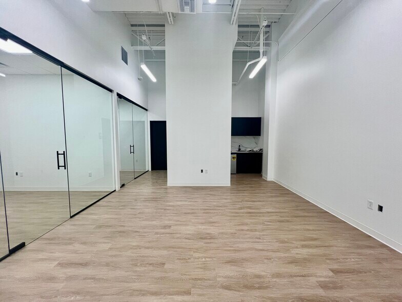 More Photos Of 11602 Lake Underhill Rd, Orlando Flex For Lease