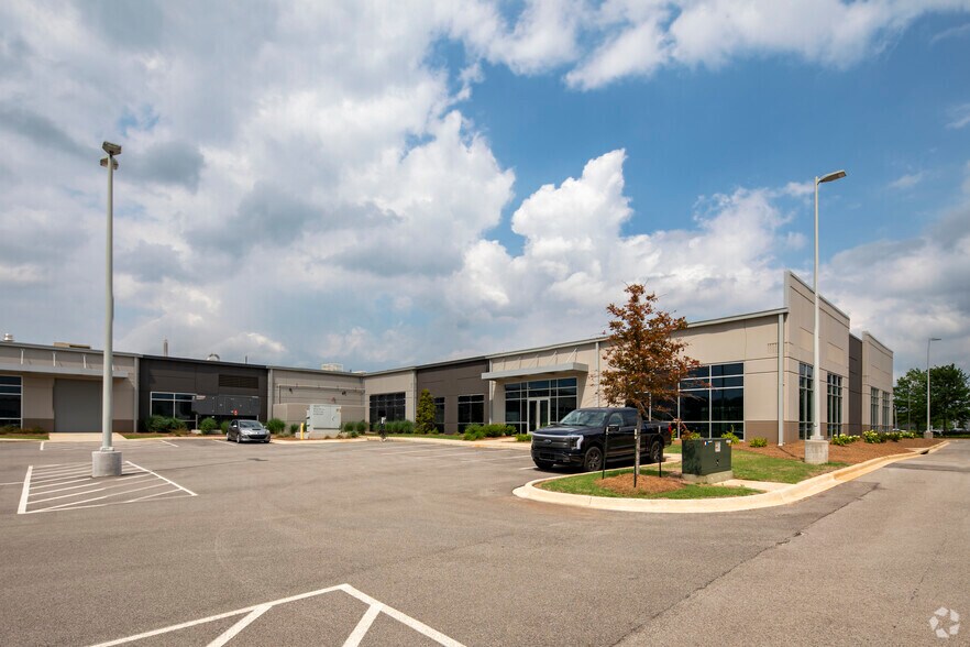 More Photos Of 7000 Redstone Gtwy, Huntsville Office For Lease