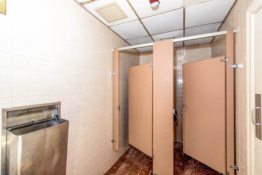 More Photos Of 15 7th St, Augusta Restaurant For Sale