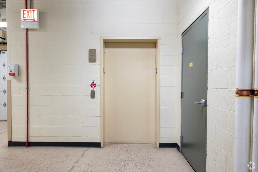 More Photos Of 1821 W Berteau Ave, Chicago Loft Creative Space For Sale