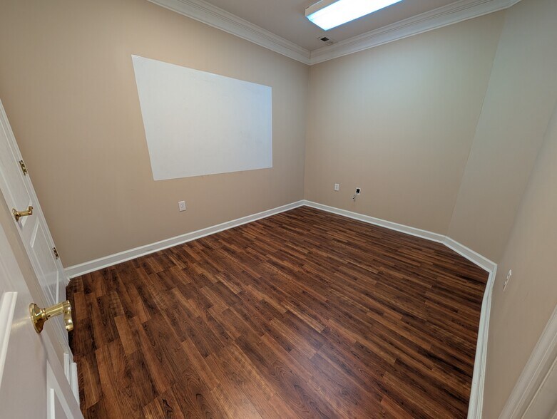 More Photos Of 6511 Creedmoor Rd, Raleigh Office For Lease
