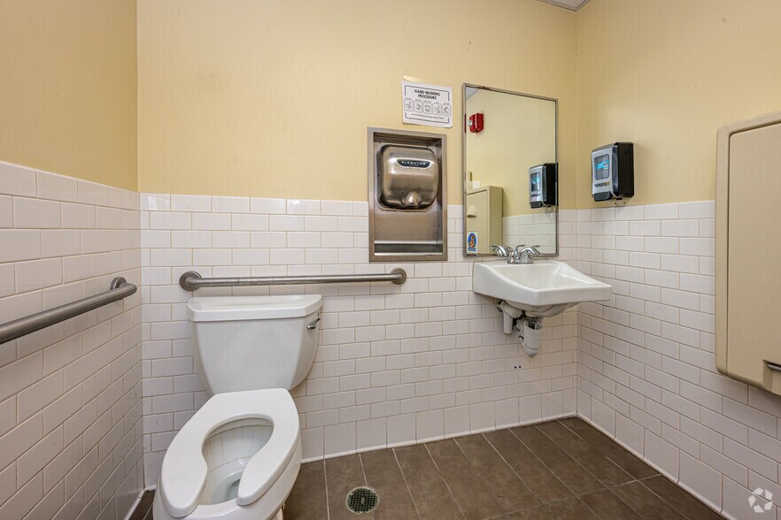 More Photos Of 10514 Highway 49, Gulfport Unknown For Sale